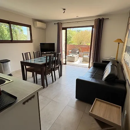 Le Patio34 Bed and Breakfast 4*